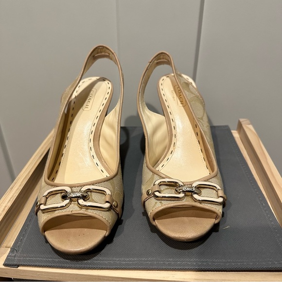 Coach wedges size 7.5 - Picture 2 of 5